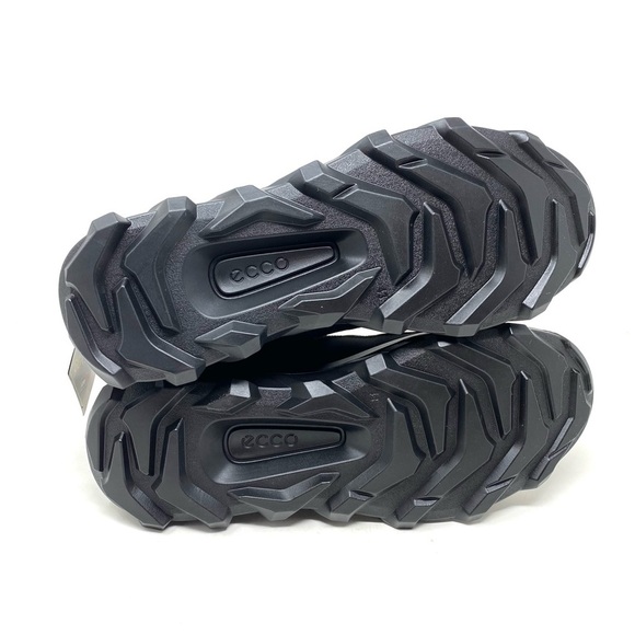 Athletic_Shoes